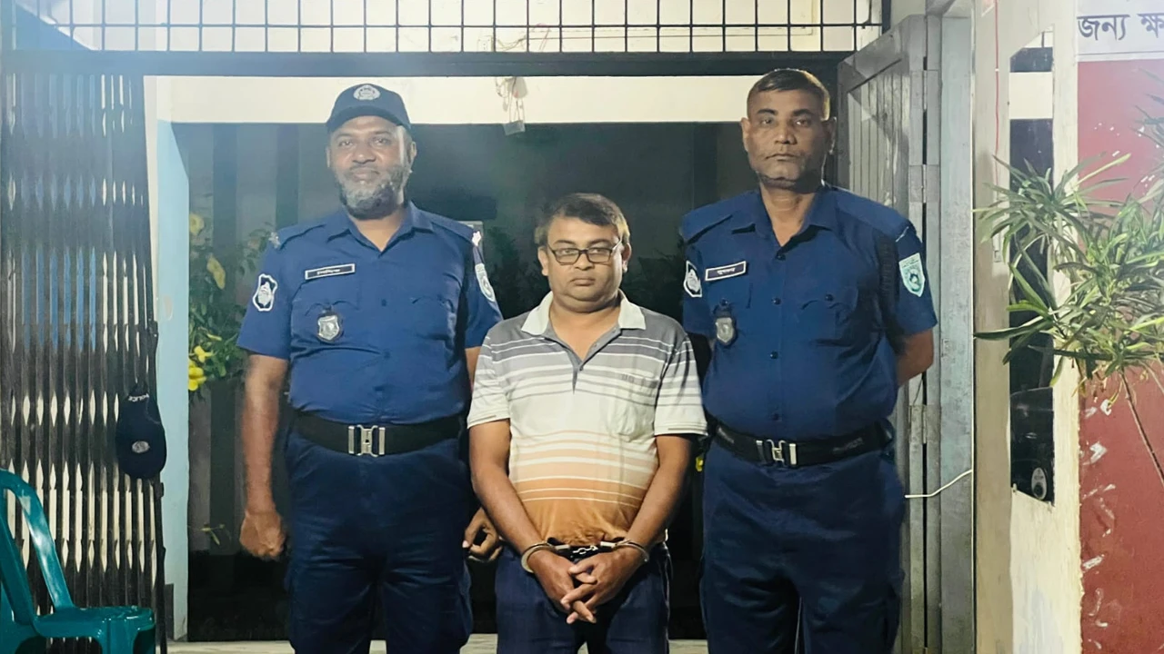 অন্য চিকিৎসকের প্যাড ব্যবহার করে প্রেসক্রিপশন, ভুয়া চিকিৎসকের ১৫ দিনের কারাদণ্ড