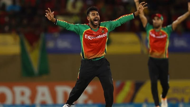 সিপিএলে অভিষেকেই মিরাজের ঝড়, ৪ ওভারে ৩ উইকেট