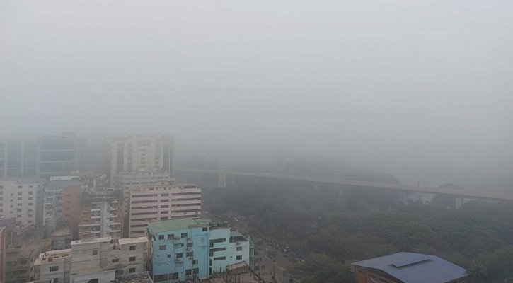 আশ্বিনের শুরুতেই ঘন কুয়াশায় ঢাকা ডোমার