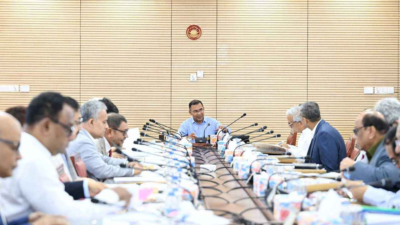 অনুমোদনের আগেই ৮০ শতাংশ কাজ শেষ, একনেকে উঠছে শ্রমিক সুরক্ষা প্রকল্প