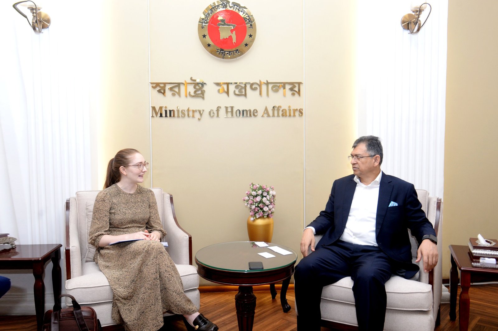 স্বরাষ্ট্রমন্ত্রীর সঙ্গে ব্রিটিশ হাইকমিশন ও ডেমোক্রেসি ইন্টারন্যাশনালের প্রতিনিধিদলের সাক্ষাৎ