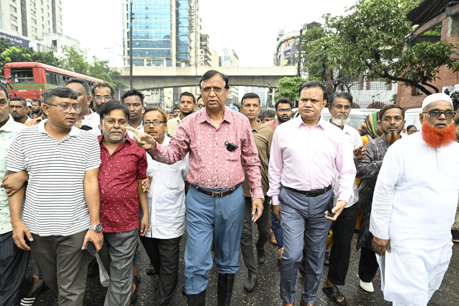 পল্টন মোড় থেকে নর্থ সাউথ রোড পর্যন্ত মূল সড়ক হকারমুক্ত ঘোষণা
