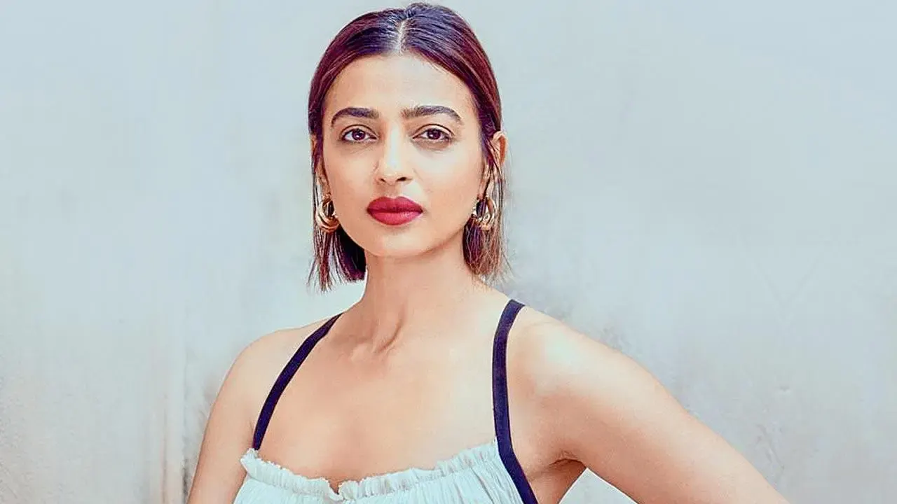 অন্তরঙ্গ দৃশ্য ফাঁসের পর চার দিন ঘর থেকে বের হননি রাধিকা