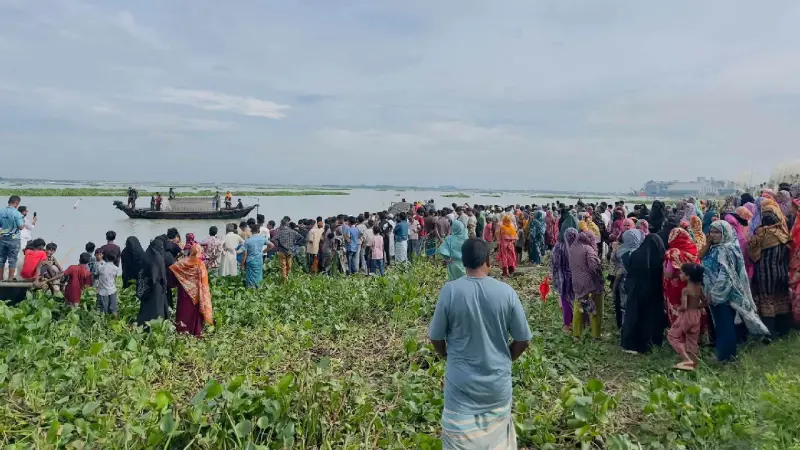 সোনারগাঁয়ে ট্রলারডুবি: ২০ ঘণ্টা পরও নিখোঁজ ৪