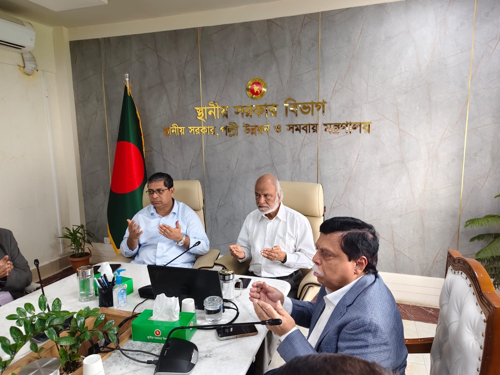প্রয়াত উপসচিব আশরাফুল আফসারের রুহের মাগফেরাত কামনায় দোয়া