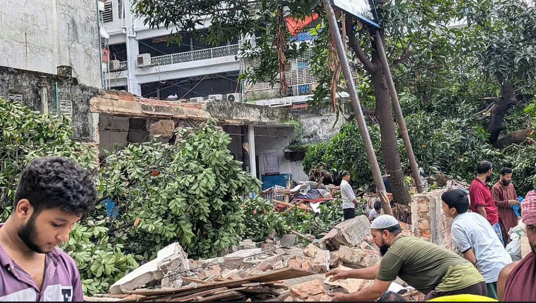 মিরপুরের স্বাস্থ্যকেন্দ্র ভাঙচুর-লুট: গ্রেপ্তার ৯, উদ্ধার দুই ট্রাক মালামাল