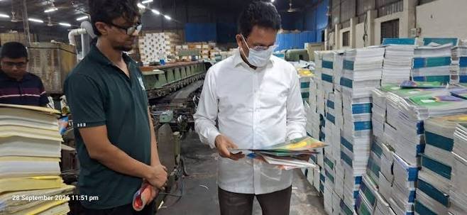 রাত ১১ টার পর আকস্মিক ছয় প্রেস পরিদর্শনে শিক্ষামন্ত্রী