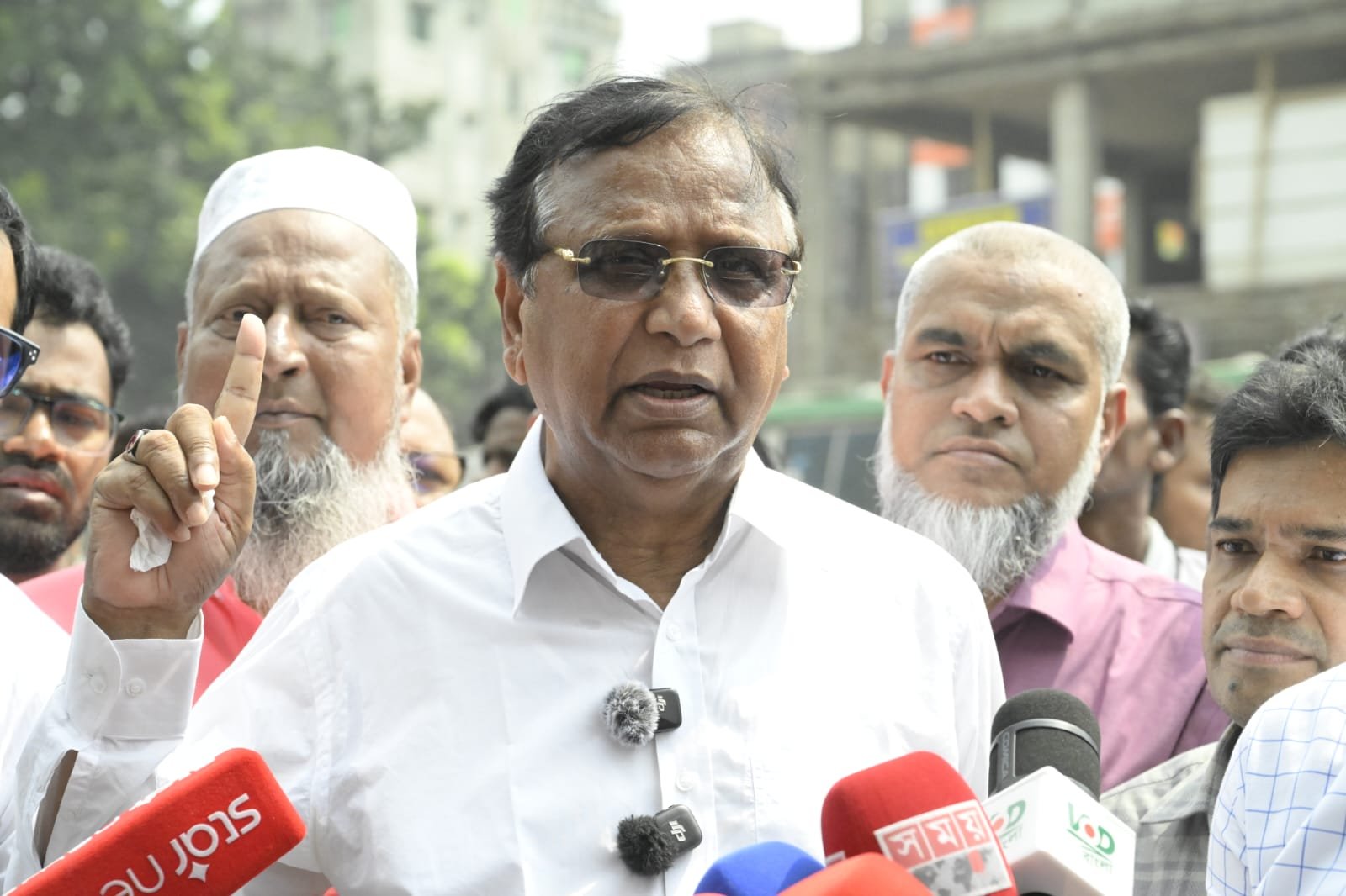 অনুমোদিত স্থান ছাড়া হকার বসলেই মালামাল ক্রোক ও মামলা: ডিএসসিসি প্রশাসক